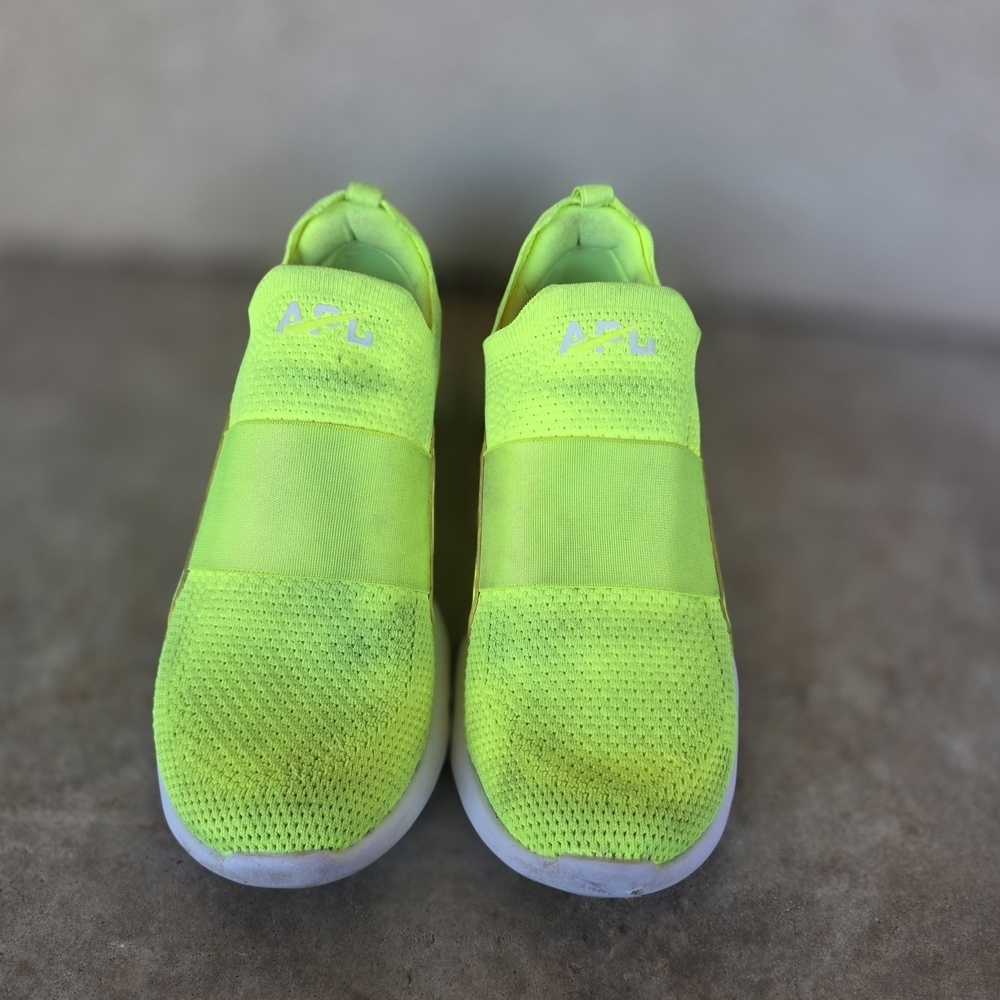 APL Techloom Bliss Shoes Womens Size 8
 Lightweight Athletic Sneakers Green